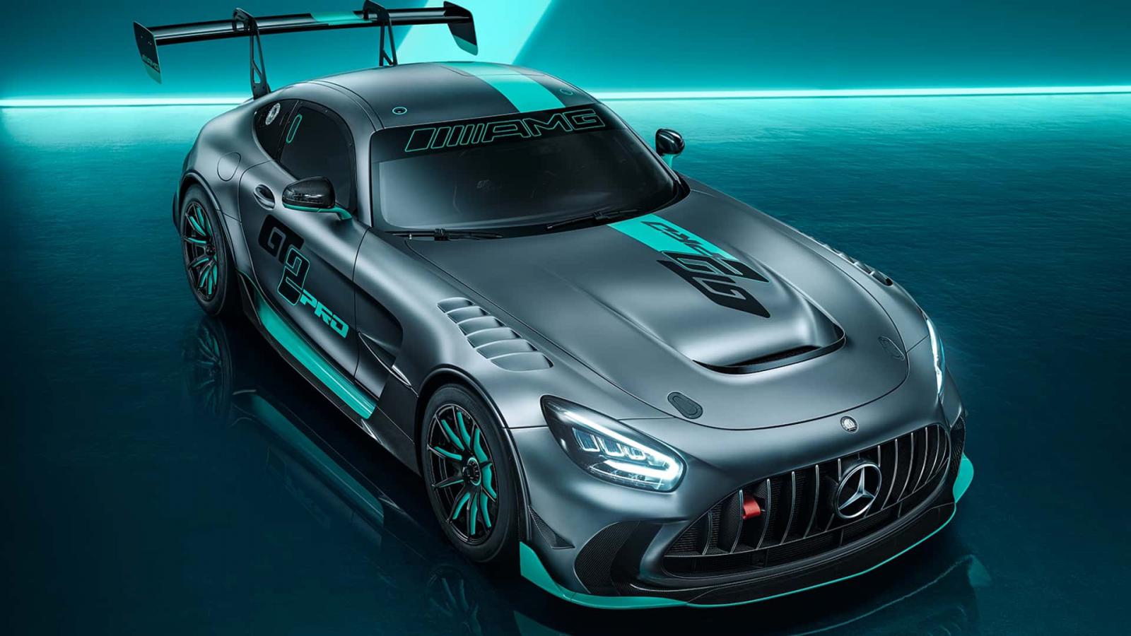 Η νέα Mercedes-AMG GT2 Pro συνοδεύεται από... εσώρουχα! 